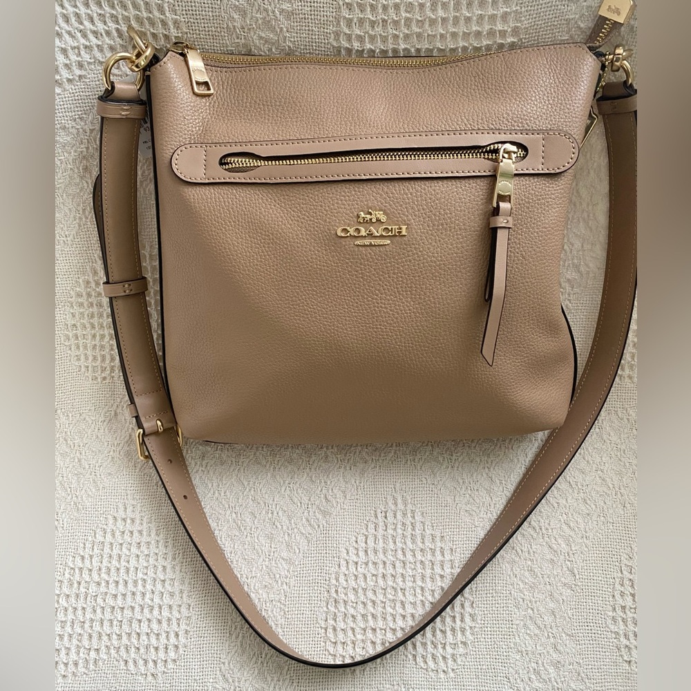 ✅💯Authentic Coach crossbody bag nutral color with Deep Burgundy Interior